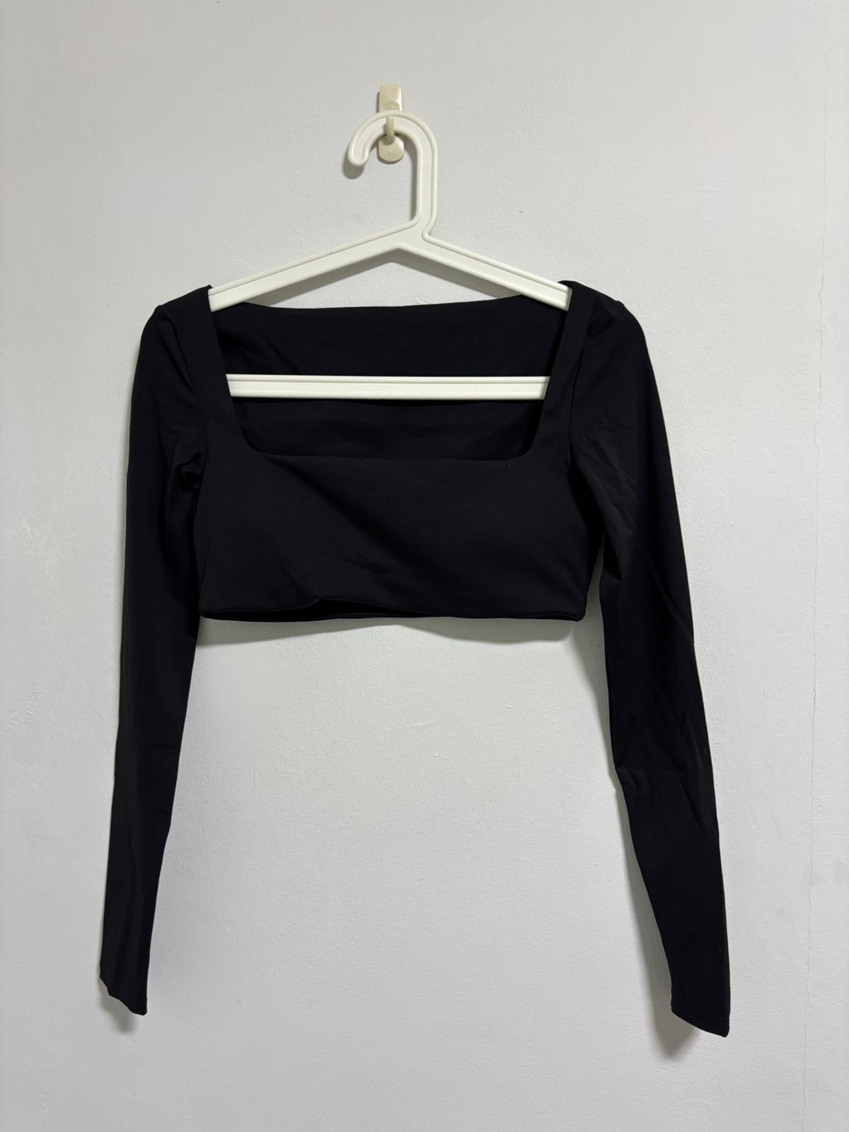Noir Long-Sleeve Crop
